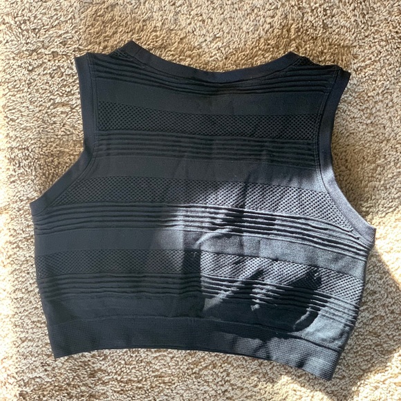 Fabletics crop top - Picture 3 of 10
